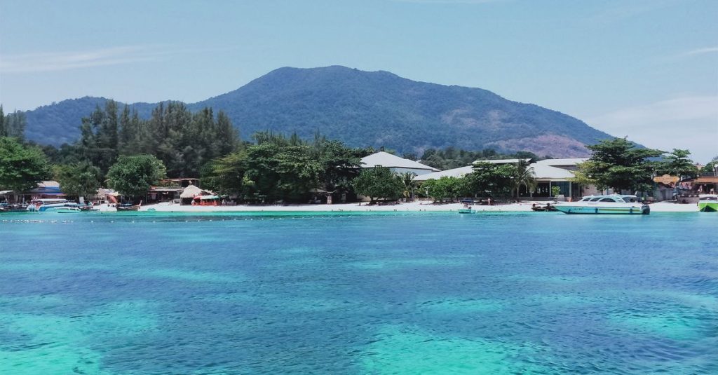 voyagez de langkawi à koh lipe en ferry : découvrez les horaires, la durée de la traversée, les tarifs et les conseils pour préparer votre trajet.