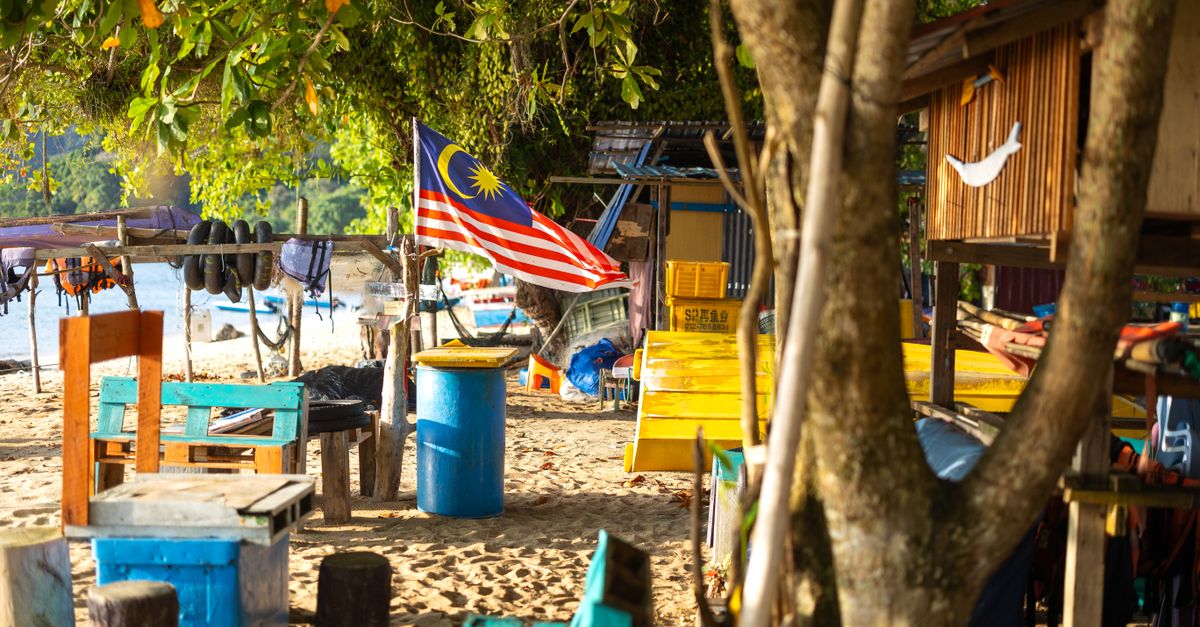 discover a Malaysia itinerary exploring Kuala Lumpur, paradise beaches, tea plantations and the country’s cultural treasures.