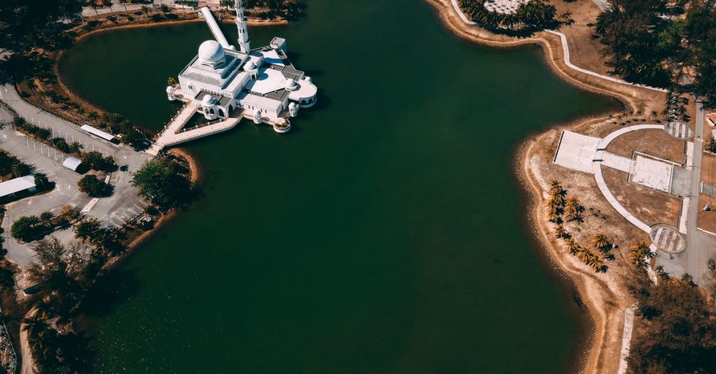 découvrez notre itinéraire en malaisie : explorez kuala lumpur, les plages paradisiaques et les paysages tropicaux pour un voyage inoubliable.