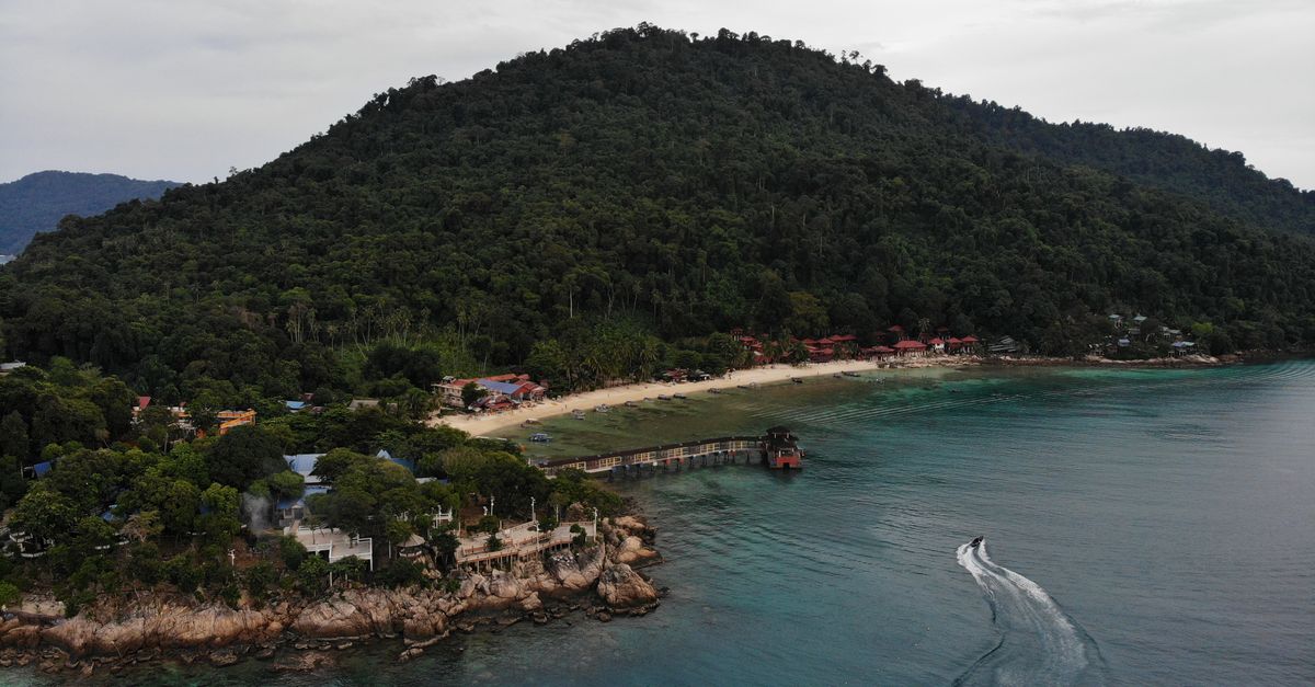 découvrez l’île de pangkor, au large de la malaisie : plages de sable fin, eaux turquoise et paysages tropicaux pour une escapade inoubliable.