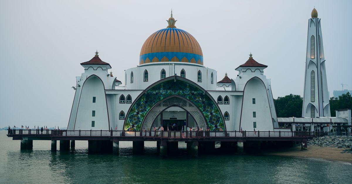 découvrez le détroit de malacca, passage maritime stratégique entre l’océan indien et la mer de chine méridionale, au cœur des échanges mondiaux.
