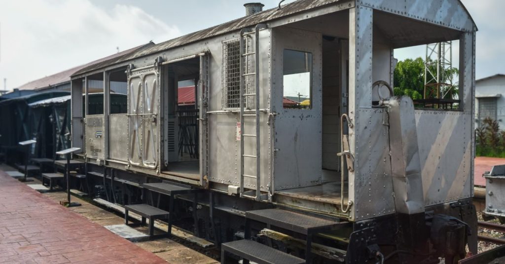 découvrez le voyage en train en malaisie : itinéraires panoramiques, conseils pratiques et incontournables pour explorer le pays confortablement.