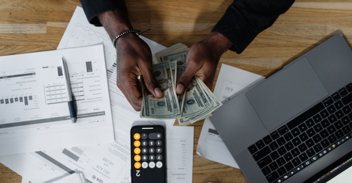 Average salaries in Malaysia by sector: analysis of expat earnings in 2026