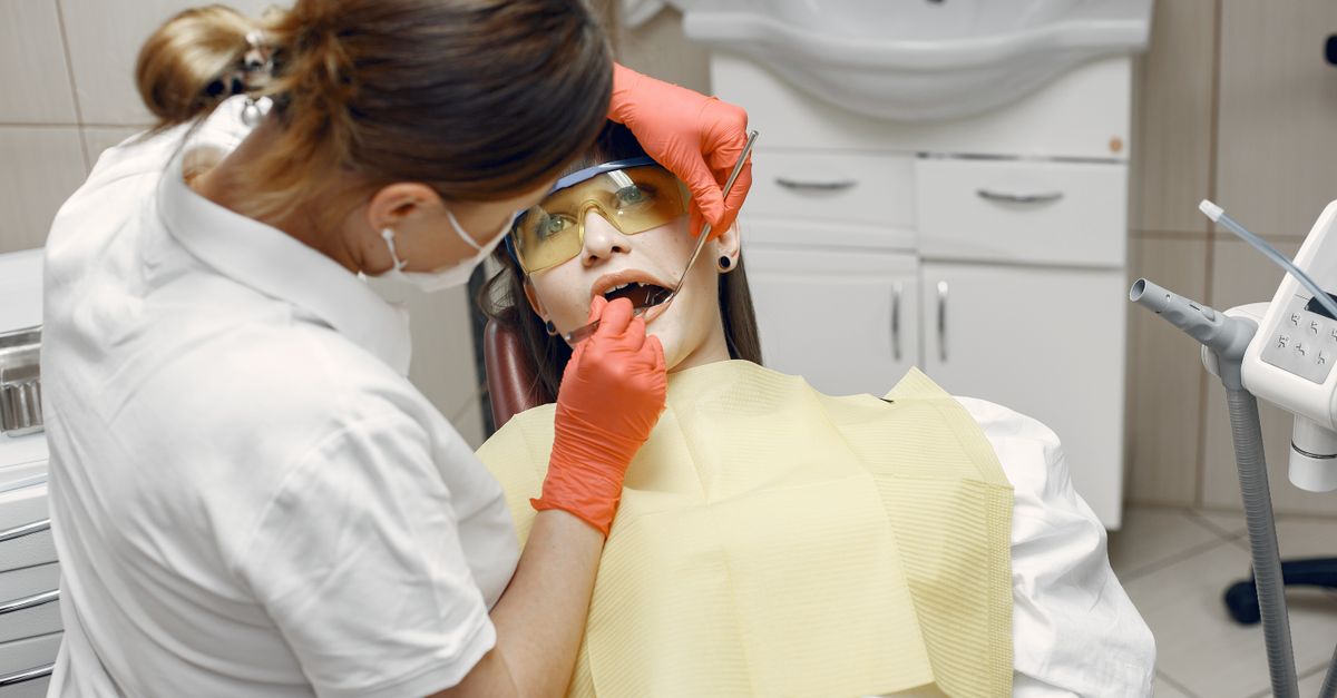Explore dental tourism: combine quality dental care with travel to save money while enjoying a unique experience abroad.