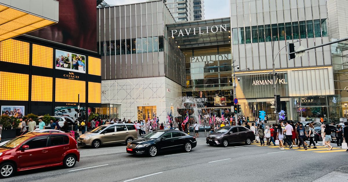 Discover Malaysia’s top shopping destinations, from traditional markets to modern malls, for an unforgettable experience.