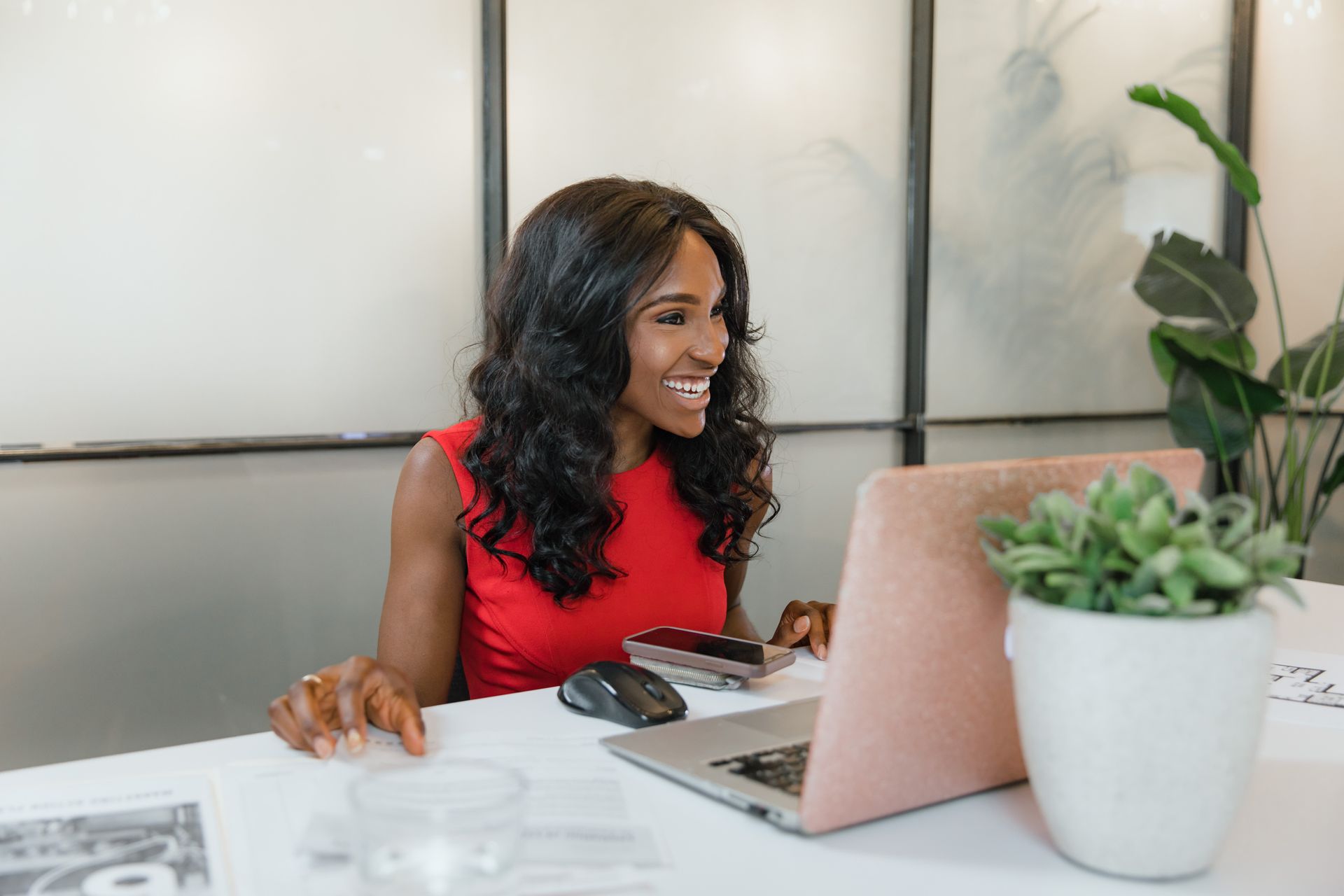 Femme travaillant en Malaisie