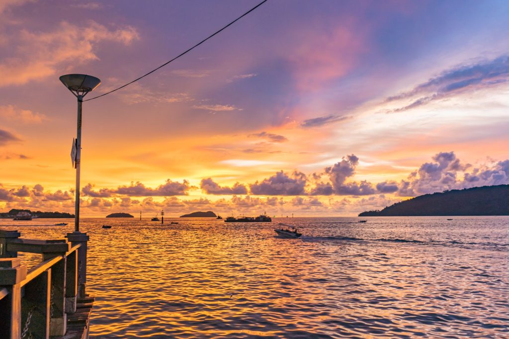 Vivre à Kota Kinabalu : guide pour s’installer à Bornéo malaisien en 2026