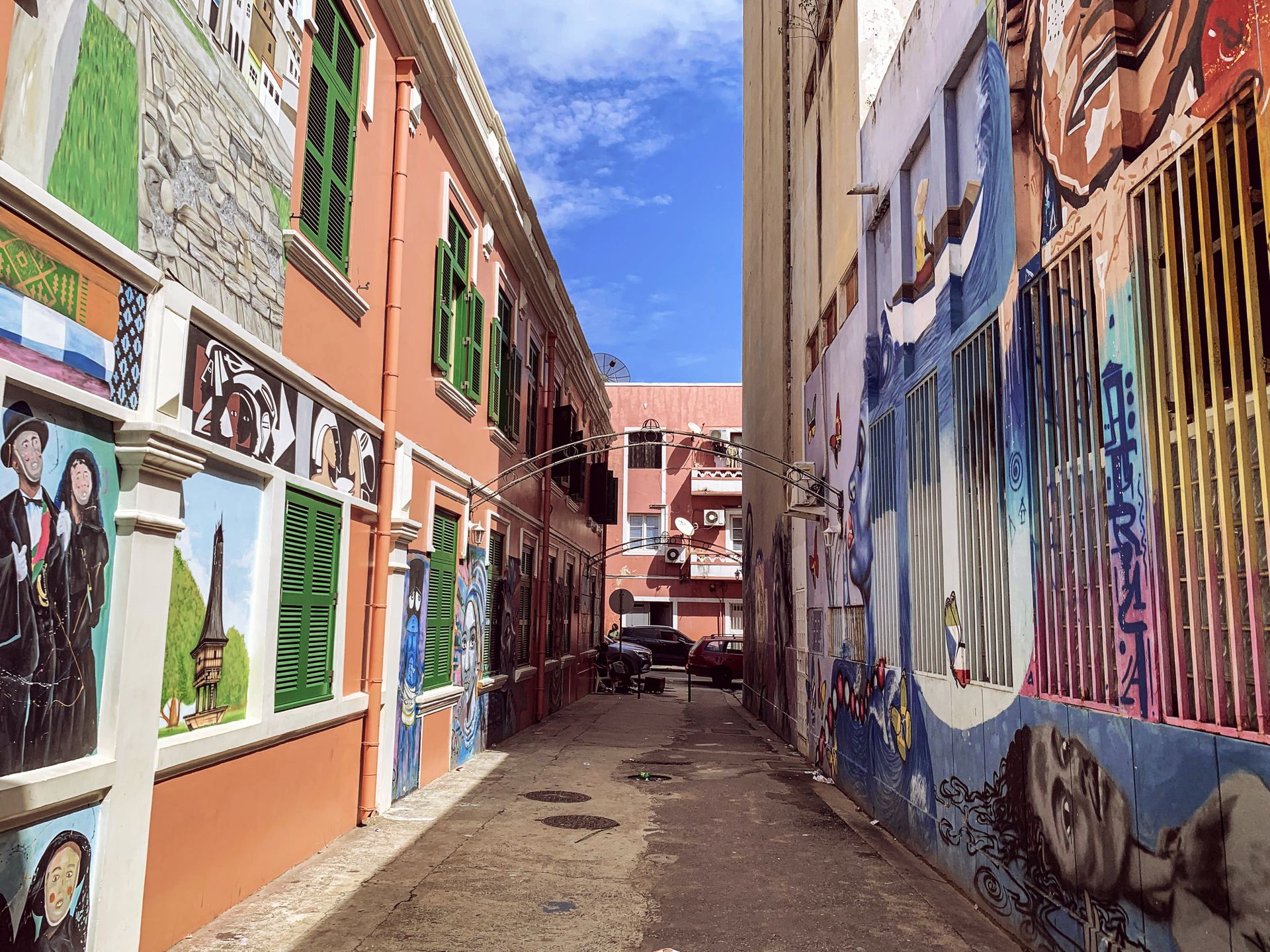 Rues colorées et street art de la vieille ville d'Ipoh, avec ses bâtiments coloniaux et ses fresques murales