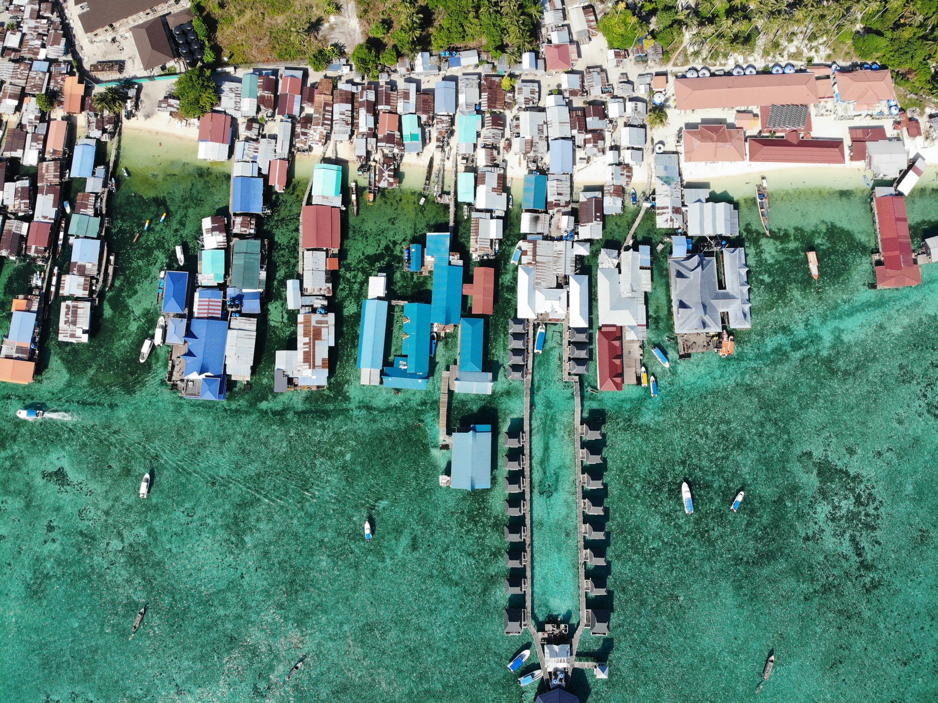Plage de sable blanc et eaux cristallines du parc marin Tunku Abdul Rahman