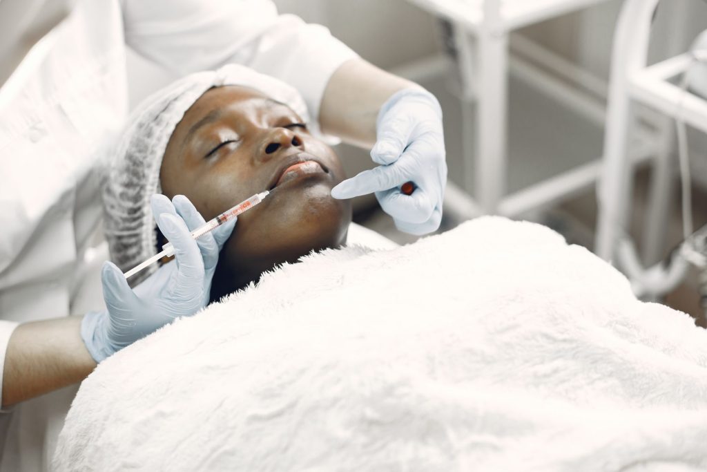 Chirurgie esthétique en Malaisie : guide sur l’encadrement, les prix et les précautions à prendre