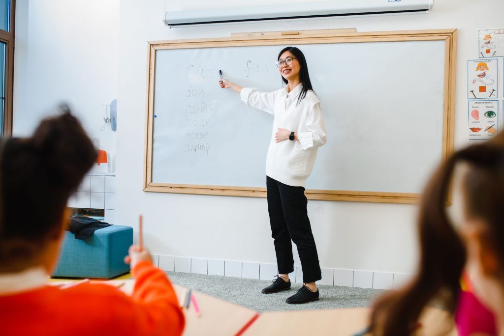 Simulateur de frais de scolarité annuels réels en Malaisie : comprendre les coûts au-delà des frais affichés